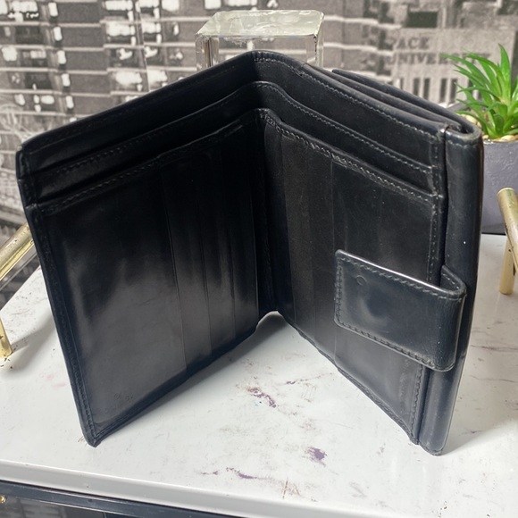 Authentic Gucci Leather Wallet - Picture 7 of 15